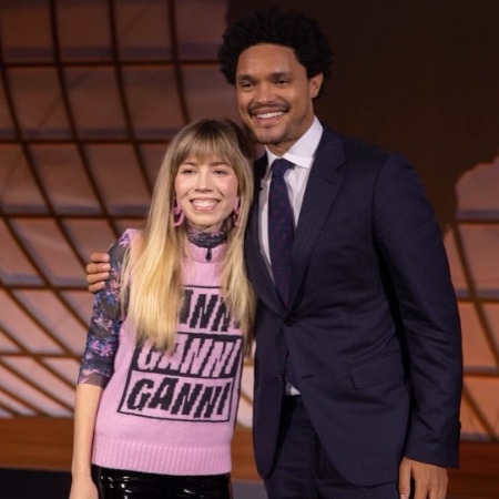 Jennette McCurdy with the comedian Trevor Noah. 